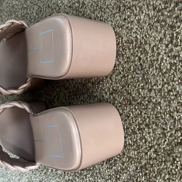 NWOT Dolce Vita Goldy Size 9 - Picture 6 of 16